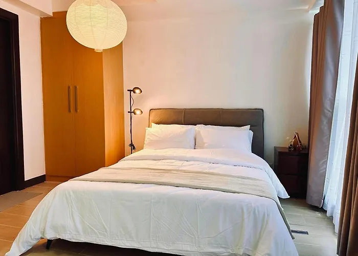 Warm & Cozy 1br Uptown Parksuites T1 Pay Parking 23q Apartment