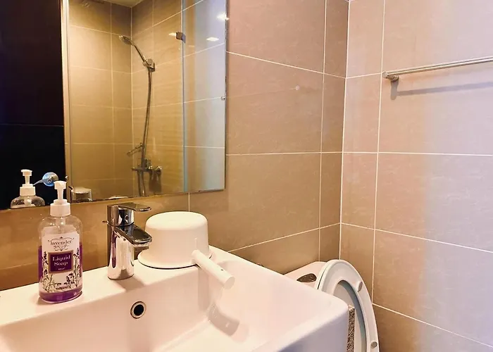 Warm & Cozy 1br Uptown Parksuites T1 Pay Parking 23q Manila