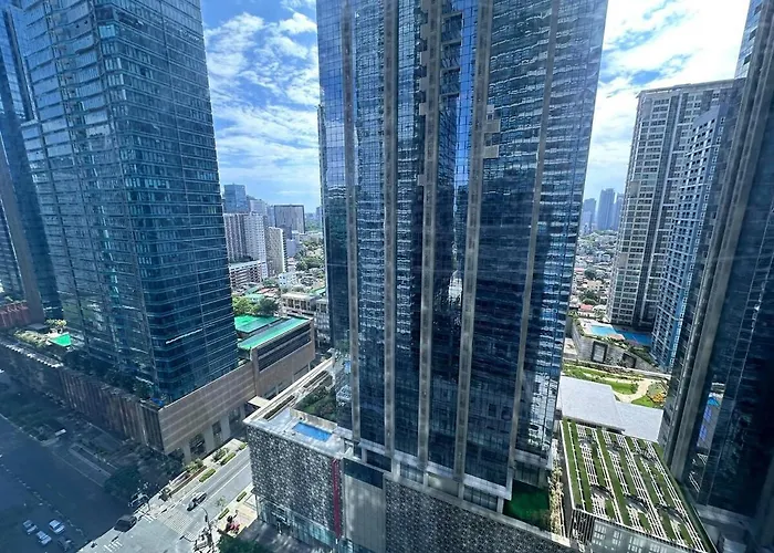 Warm & Cozy 1br Uptown Parksuites T1 Pay Parking 23q Manila